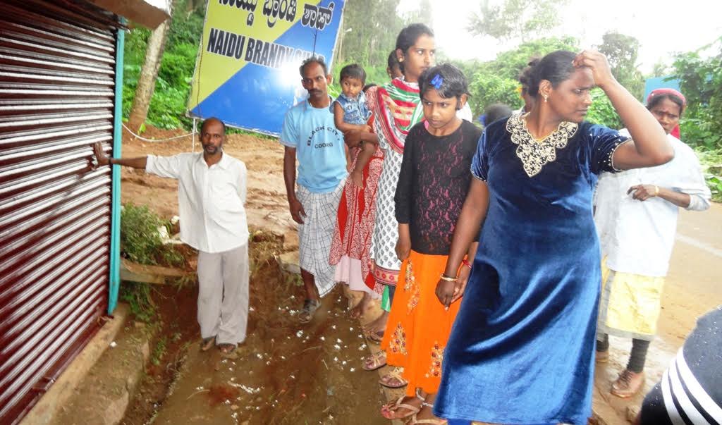 ಅನುಮತಿ ಇಲ್ಲದ ಮದ್ಯದಂಗಡಿಯನ್ನು ಮುಚ್ಚಿಸಿದ ಮಹಿಳೆಯರು